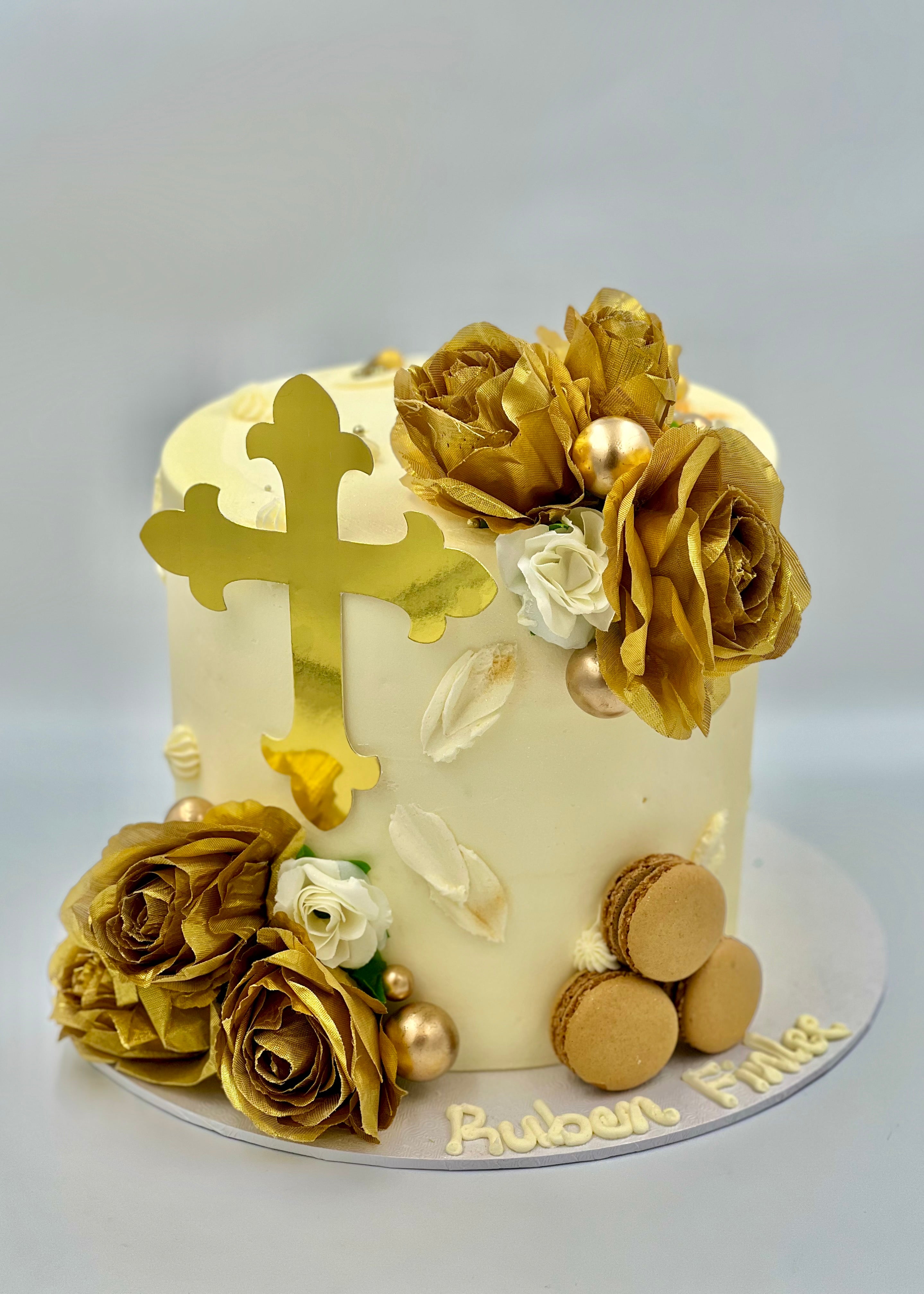 Blue and white christening cake - Decorated Cake by Kake - CakesDecor
