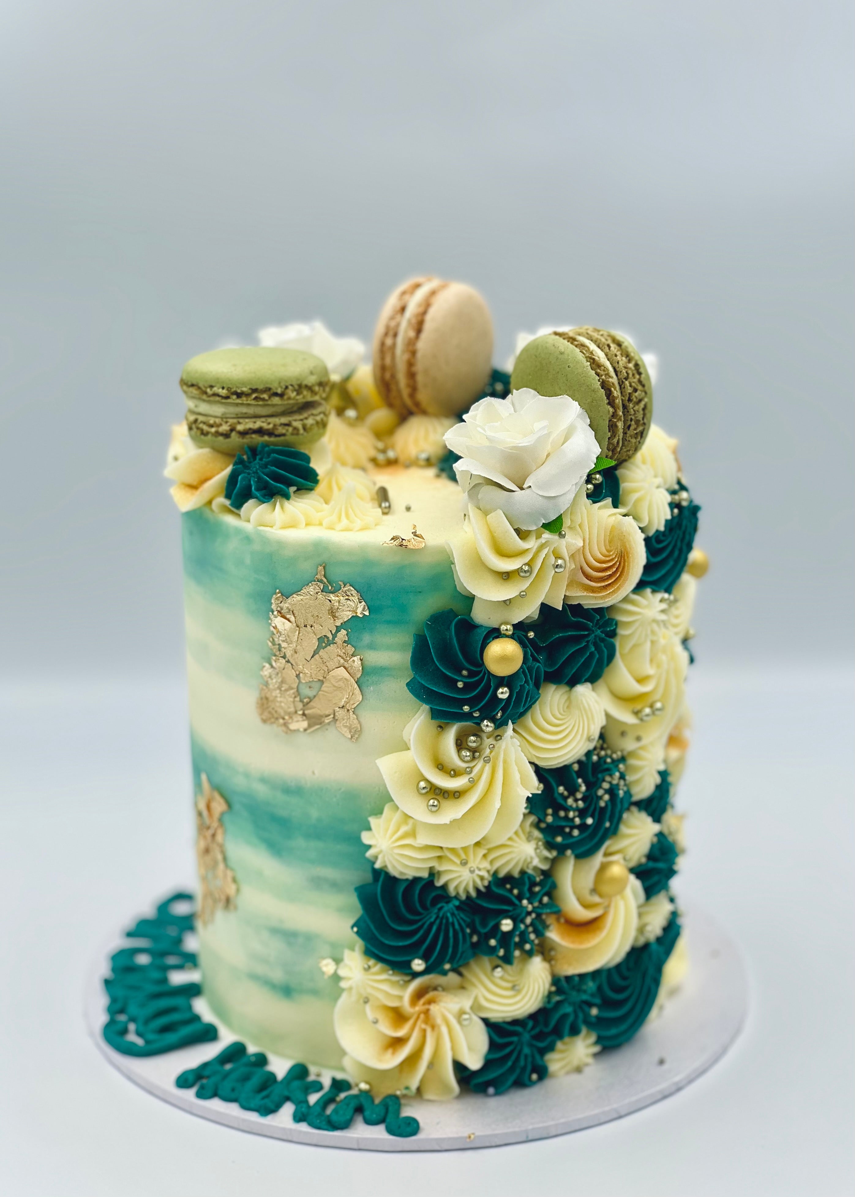 Share 71+ macaron cake design latest - awesomeenglish.edu.vn